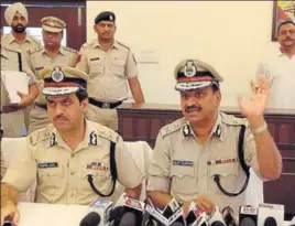  ?? HT PHOTO ?? Haryana director general of police BS Sandhu (right) addressing a press conference in Sirsa on Saturday.