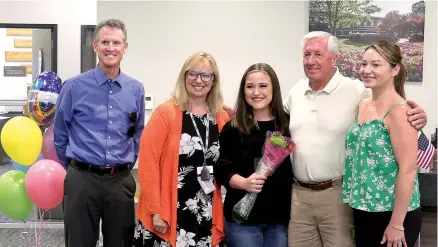  ?? The Sentinel-Record/Donald Cross ?? ■ From left, National Park College President John Hogan, NPC Dean of Financial Services Lisa Hopper, Kaitlyn Graves, Lloyd Robertson, and US Stations account executive Kristen Connelly are shown at the ceremony.