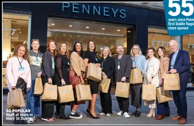  ?? ?? SO POPULAR Staff at store in Mary St Dublin