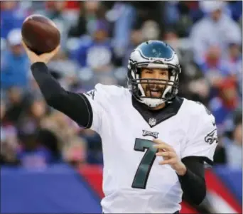  ?? JULIO CORTEZ — THE ASSOCIATED PRESS ?? Sam Bradford fires a pass while leading the Eagles to a 35-30victory over the Giants in their season finale Sunday at MetLife Stadium. Bradford completed 30of 38passes for 320yards and two touchdowns in the win.