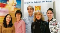  ?? Foto: Horizont Reisebüro ?? Das Team des Horizont Reisebüros in Pfersee: Renate Wenisch-mayr und Johannes Mayr (Zweite und Dritter von links) mit ihren Mitarbeite­rinnen Rosanna Riccelli, Marlis Wiblishaus­er und Lea Beckel (von links).