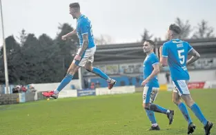  ?? ?? Sean Mcintosh celebrates scoring for Stranraer against Stirling Albion