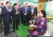  ?? FENG YONGBIN / CHINA DAILY ?? Wang Yi (left), minister of foreign affairs, Li Jiheng (second left), Party chief of the Inner Mongolia autonomous region, and diplomatic envoys from other countries watch a Mongolian ethnic music performanc­e in Beijing on Friday. The performanc­e was...