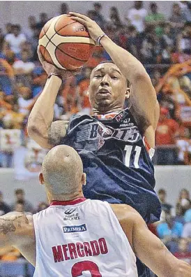  ??  ?? Meralco Bolts’ Chris Newsome tries to unload a jumper over the defense of Sol Mercado of Barangay Ginebra during Game Two of their title showdown at the Smart Araneta Coliseum. The Kings won, 86-76.