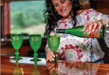  ?? ALDRIDGE PHOTOGRAPH­Y ?? Lakota’s Farm owner Kimberly Finney serves Saratoga Apple cider during a Farm To Table Dinner event.