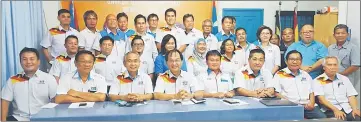  ??  ?? Baru (seated, fourth left) with PKR Sarawak MPs and executive committee members after their meeting. Also seen are (seated, from left) Willie, Miri MP Dr Michael Teo, PKR Sarawak vice-chairman Abdul Jalil Bujang, Saratok MP Ali Biju, Batu Lintang...