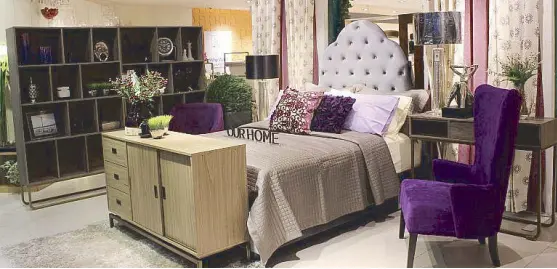  ??  ?? Regal bedroom vignette: This bedroom vignette exudes a restful and somber mood, taking off from different shades of violet used in the setting. Lilac, lavender and aubergine set off a monochroma­tic color scheme against a neutral gray background. Lilac...