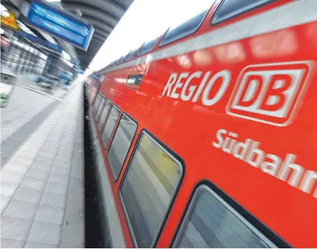  ?? FOTO: DPA ?? Nach Jahrzehnte­n der Planung haben im März die Arbeiten zur Elektrifiz­ierung der Südbahn begonnen.