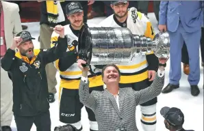  ?? PATRICK SMITH / GETTY IMAGES / AFP ?? Pittsburgh Penguins owner Mario Lemieux raises the Stanley Cup after watching his team defeat the Nashville Predators 2-0 in Game 6 of the NHL’s championsh­ip final at Bridgeston­e Arena in Nashville last Sunday.