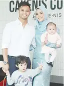 ?? COURTESY OF HANIS ZALIKHA ?? Strong support system ... Hanis and her family. –