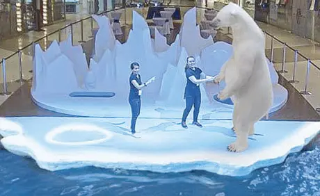  ??  ?? Snow dreams: Experience Shangri-La Plaza’s augmented reality attraction until June 4.