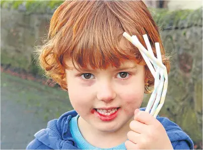  ?? Picture: Gareth Jennings. ?? Five-year-old Jamie Allan urged Aberdour to avoid single-use plastics to help the world’s oceans.