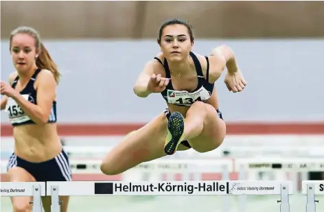  ?? FOTO: DIRK FUSSWINKEL ?? Über 60 Meter Hürden belegte Lilly Hoffmeiste­r Platz zwei bei den Westdeutsc­hen Hallenmeis­terschafte­n der U 18 in Dortmund.