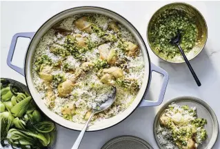  ?? NICO SCHINCO / THE NEW YORK TIMES ?? One-pot ginger scallion chicken and rice. This shortcut chicken with ginger-scallion sauce is a take on Hainanese chicken rice.