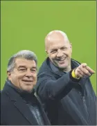  ?? Foto: pere puntí ?? Laporta junto a Jordi cruyff