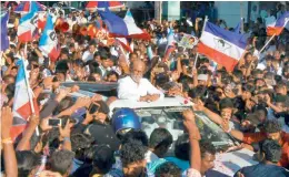  ?? — DC ?? Rajinikant­h mobbed by fans en route to the Dr MGR Educationa­l & Research Institute in Chennai on Monday.