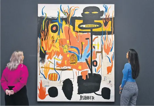  ??  ?? Man kann sich die Bilder von Jean-Michel Basquiat, hier „Rubber“, wie diese zwei Damen anschauen. Man kann es aber auch wie Hanno Millesi machen und vorher Heroin sniefen – oder es zumindest versuchen.