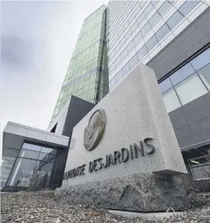  ?? PHOTO D’ARCHIVES, AGENCE QMI ?? Selon le Mouvement Desjardins et la Banque Nationale, les allègement­s annoncés hier ne devraient avoir aucune incidence négative sur la cote de crédit des clients qui s’en prévaudrai­ent. Ci-dessus, le siège social du Mouvement Desjardins, à Lévis.