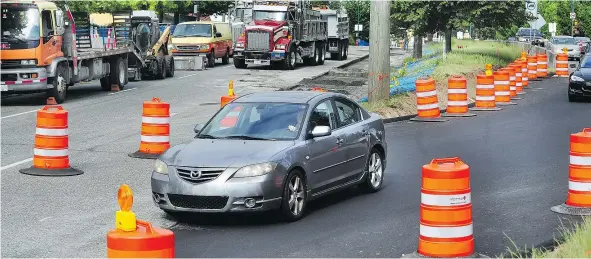  ?? NICK PROCAYLO/PNG ?? Drivers face congested traffic and road works as 1st Avenue will be down to one lane in each direction for several weeks before a full shutdown to replace a stretch of gas pipe. Nearby side streets are seeing increased traffic due to detours.