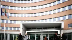  ??  ?? L’accusa decaduta L’inchiesta sulle società cooperativ­e di Treviglio è della Dda di Brescia perché, tra l’accuse, c’è l’aggravante di aver favorito una costa ‘ndrangheti­sta. Questa specifica accusa, però, è già stata per ora cassata dal gip bresciano