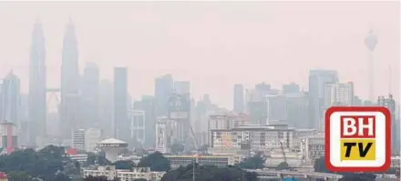  ?? [Foto Mustaffa Kamal/bh] ?? Pemandanga­n Kuala Lumpur yang merekodkan semalam. bacaan IPU 77 pada tahap sederhana setakat jam 4 petang,