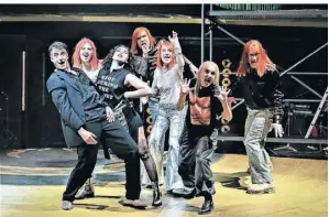  ?? ?? Punkrock-Gott Iggy Pop trifft auf den ESC beim schrillen Pudelpunk Song Contest