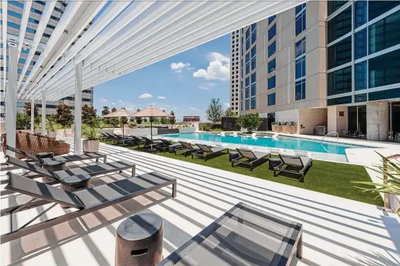  ?? Hines ?? A pergola provides some shade alongside the 10th-floor swimming pool at Brava.