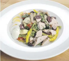  ??  ?? This niçoise salad doesn’t skimp on fresh, flavourful ingredient­s.