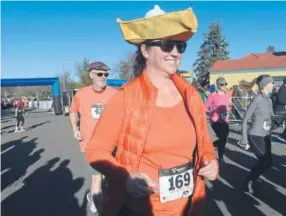  ?? Kathryn Scott, The Denver Post Photos by ?? Runners, some in Thanksgivi­ng-appropriat­e attire, leave the starting line Saturday morning at the annual Pumpkin Pie 5K and 10K at City Park in Denver.