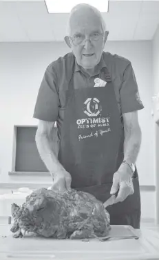  ?? [LIZ BEVAN / THE OBSERVER] ?? Ray Grose carves up some of his barbequed beef ahead of last week’s community dinner in Alma, where he’s been a fixture for more than three decades.