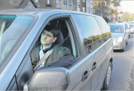  ?? JOHN KENNEY ?? It didn’t take long for reporter Andy Riga to end up sitting in slow-moving traffic, driving to work from Pierrefond­s.