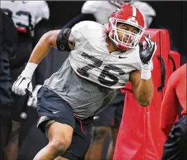  ?? CURTIS COMPTON/CCOMPTON@AJC.COM ?? Georgia defensive lineman Michail Carter, who has played in eight games this season, runs a drill Sunday during practice in New Orleans.