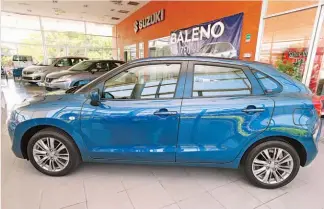  ??  ?? Novedad. Jorge Huezo, gerente de ventas de Suzuki, explicó las ventajas y cualidades del Baleno, la nueva propuesta automotriz de la compañía.