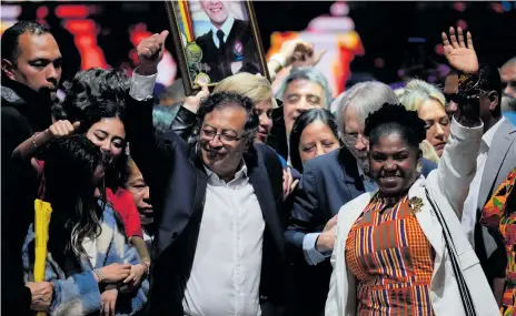  ?? Foto: Fernando Vergara/ap ?? President Gustavo Petro och vicepresid­ent Francia Márquez firar valresulta­tet med sina anhängare i Bogota.