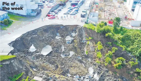  ?? Picture / Chris Tarpey ?? An aerial view of a large slip that has taken out a carpark behind the Birkenhead shops on Auckland's North Shore.