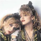  ?? FOTO: AMERICAN PICTORIAL ?? Madonna (re.) 1985 in „Desperatel­y Seeking Susan“mit Rosanna Arquette.