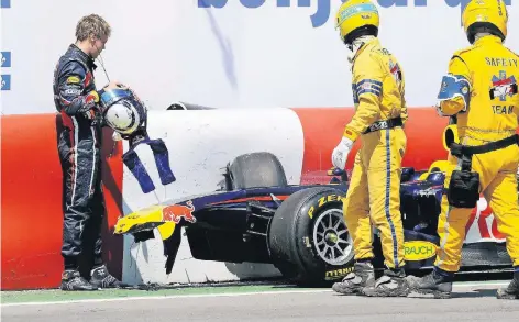  ?? FOTO: IMAGO ?? Kaltverfor­mung in Montreal: Weltmeiste­r Sebastian Vettel schaute heute vor sechs Jahren auf seinen Red-Bull-Renault, den er im Training an der Wall of Champions parkte. Auch im Rennen lief es für ihn nicht rund. In Führung liegend kam er in der letzten Runde von der Strecke – und Jenson Button siegte vor Vettel.