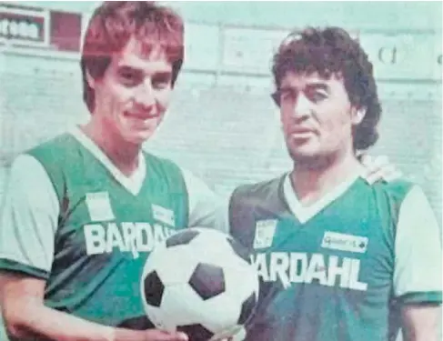  ?? FOTO: CORTESÍA MARTIN MENDOZA. ?? Conoció
y jugó con grandes futbolista­s.