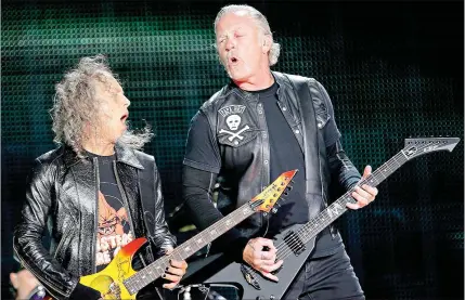  ??  ?? Vibrante: o concerto dos Metallica deixou os fãs da banda deliciados. Nem o vento conseguiu estragar a festa