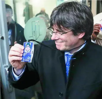  ?? EFE ?? Carles Puigdemont, el pasado mes de diciembre cuando acudió al Parlamento europeo a recoger su pase provisiona­l