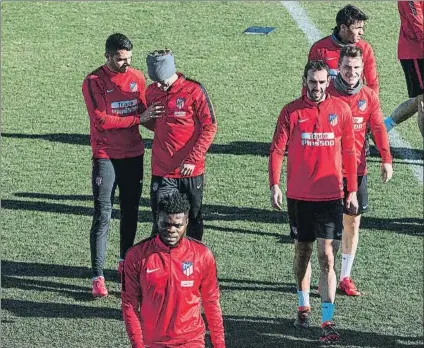  ?? FOTO: EFE ?? Griezmann y Vitolo, dos de los jugadores que serán muy importante­s en el partido de esta noche en el Sánchez Pizjuán.