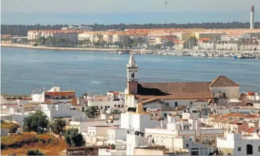  ?? JORDI LANDERO ?? Vila Real de Santo Antonio al fondo desde la orilla española con Ayamonte en primer término.