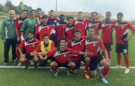  ??  ?? In campo La squadra del Costamasna­ga, che gioca nella categoria juniores del campionato provincial­e