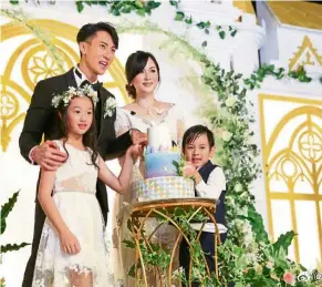 ??  ?? Wu and his wife Lin with their children Xinyi and Max at the couple’s wedding ceremony. — Weibo
