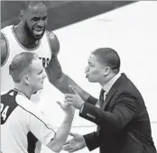 ?? LARRY W. SMITH/EPA ?? Cavaliers coach Tyronn Lue and forward LeBron James don’t agree with referee Mike Callahan’s call in Game 4.