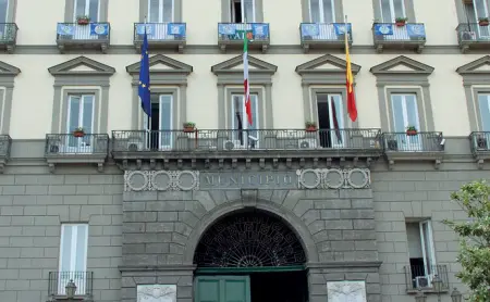  ??  ?? Palazzo San Giacomo
La sede del Comune di Napoli in piazza Municipio