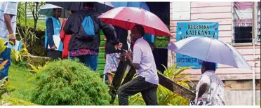  ??  ?? Democracy at play: Fijians waiting in line to cast their votes in the nation’s second election since a 2006 military coup. — AFP