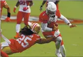  ?? JOSE CARLOS FAJARDO — BAY AREA NEWS GROUP FILE ?? Arizona Cardinals quarterbac­k Kyler Murray breaks a tackle by the San Francisco 49ers’ Richard Sherman and scores a touchdown in the fourth quarter at Levi’s Stadium in Santa Clara on Sunday, Sept. 13.