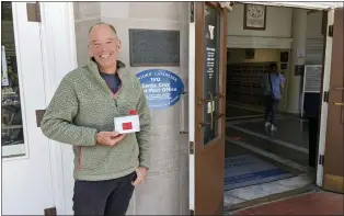  ?? MICHAEL LIEDTKE — THE ASSOCIATED PRESS ?? Netflix co-founder and original CEO Marc Randolph outside the Santa Cruz, California, post office where in 1997he mailed a Patsy Cline CD to determine whether a disc could make it through the postal system without being damaged.