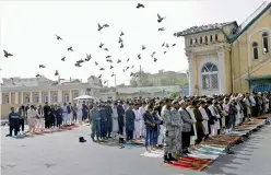  ?? – AP ?? People attend Id-ul-Fitr prayers outside of Shah-e-Dushamsher­a mosque in Kabul, Afghanista­n, on Friday.